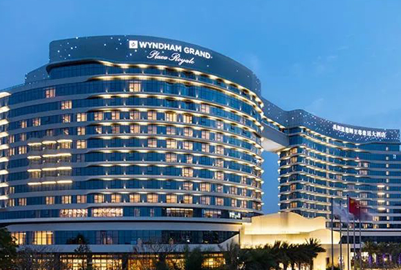 Wyndham Hotel - architectural signage system by ZIGO